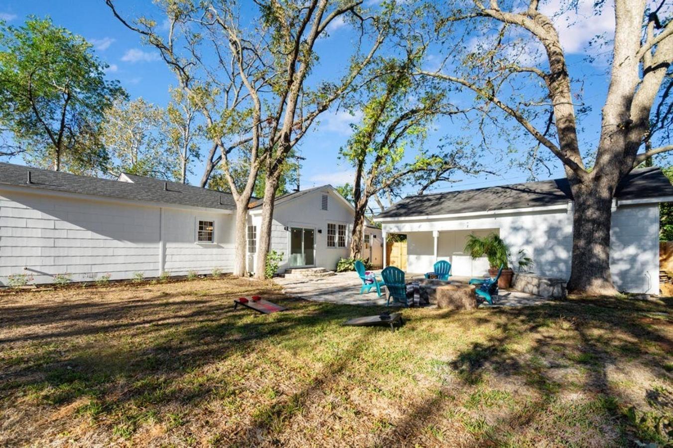 Luxury Bungalow Near Main W Hot-Tub And Firepit Villa Fredericksburg Bagian luar foto