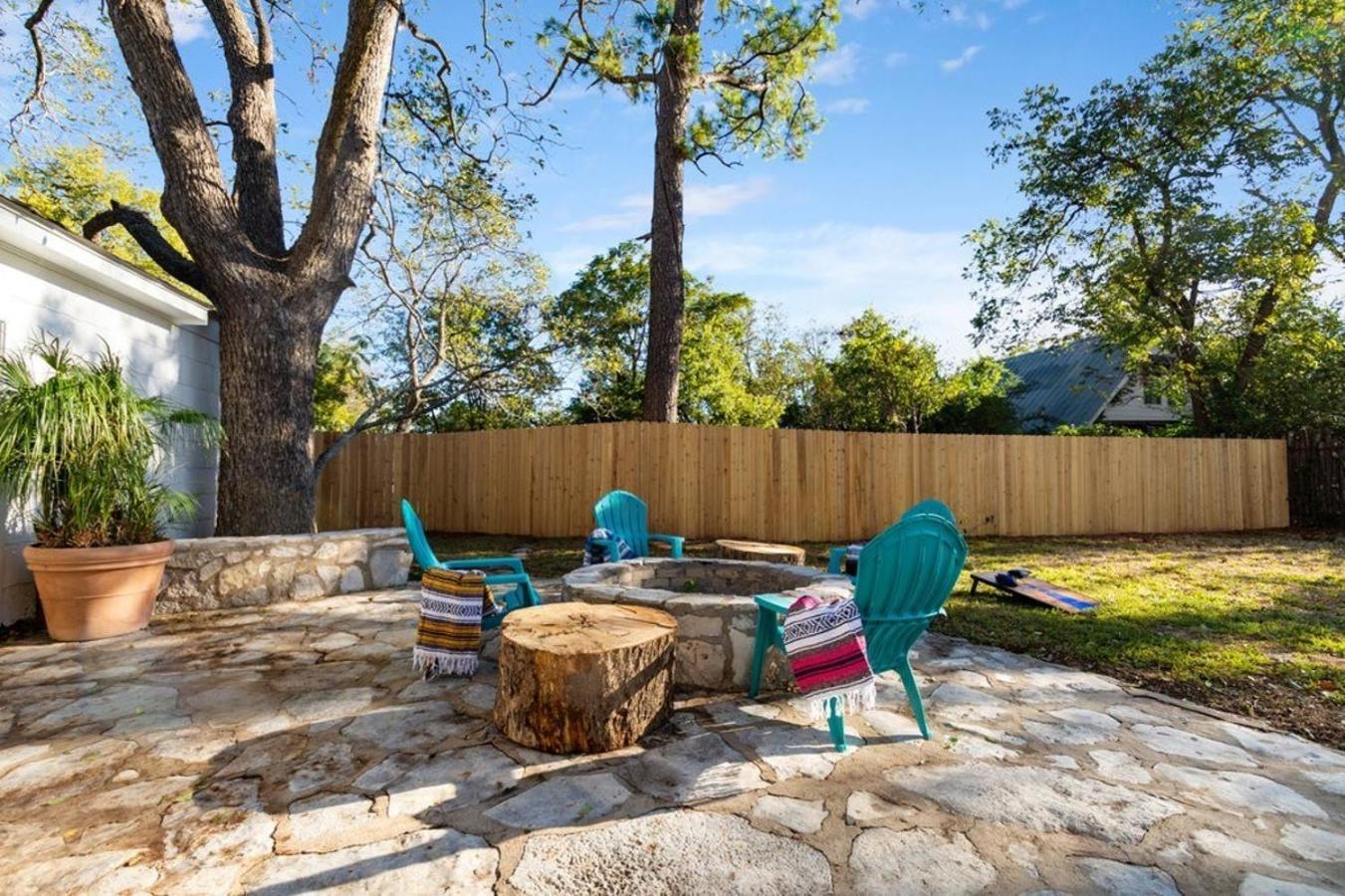 Luxury Bungalow Near Main W Hot-Tub And Firepit Villa Fredericksburg Bagian luar foto